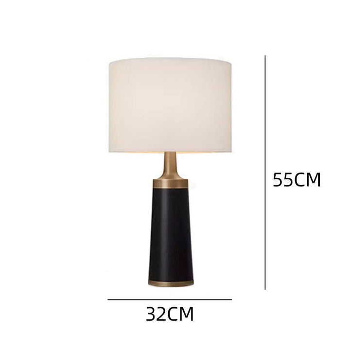 Elegante moderne Tischlampe mit geometrischem Sockel
