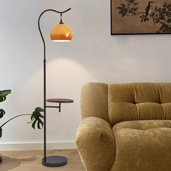 Moderner stilvoller Stehlampe mit Beistelltisch