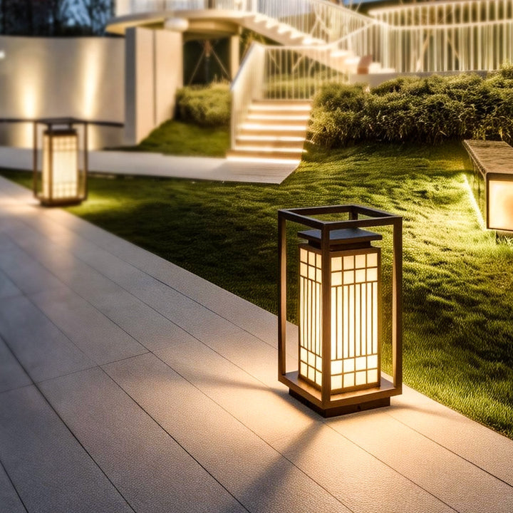 Japanisch inspirierte LED-Außenlaterne mit Holzrahmen