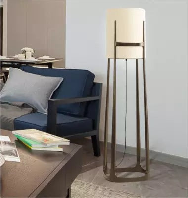 Stylische Stehlampe mit einzigartigem Design