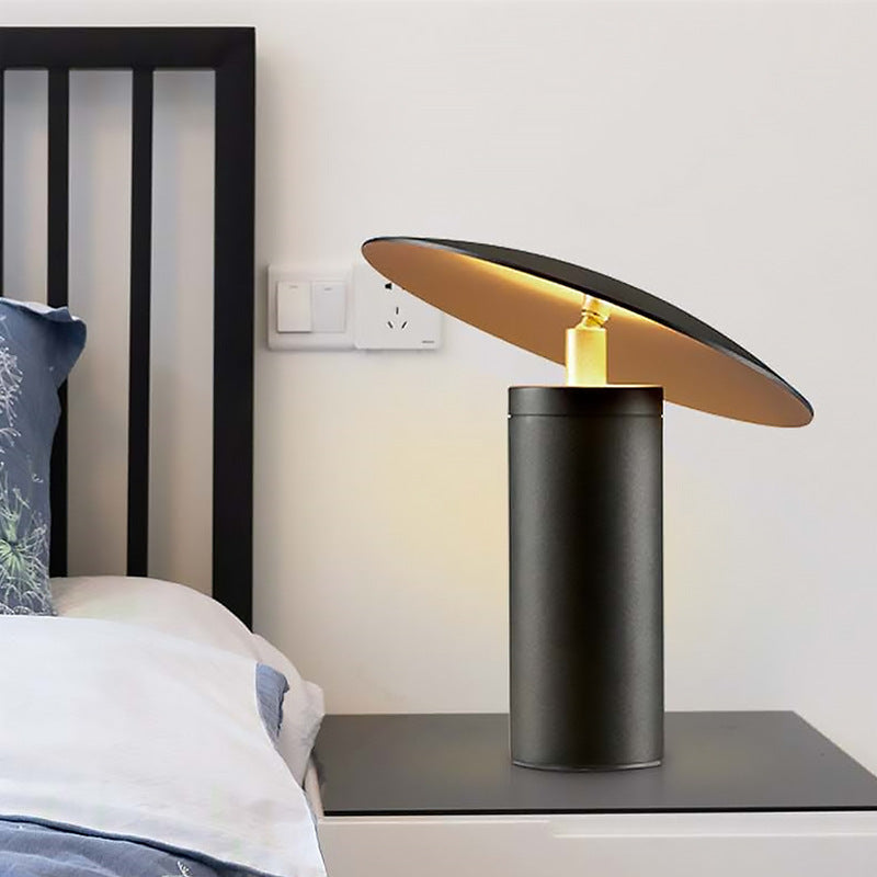 Moderne minimalistische Tischlampe