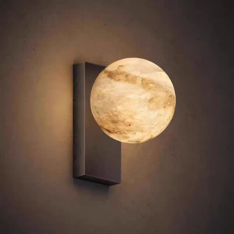 Skulpturaler Mond Globus Wandleuchte