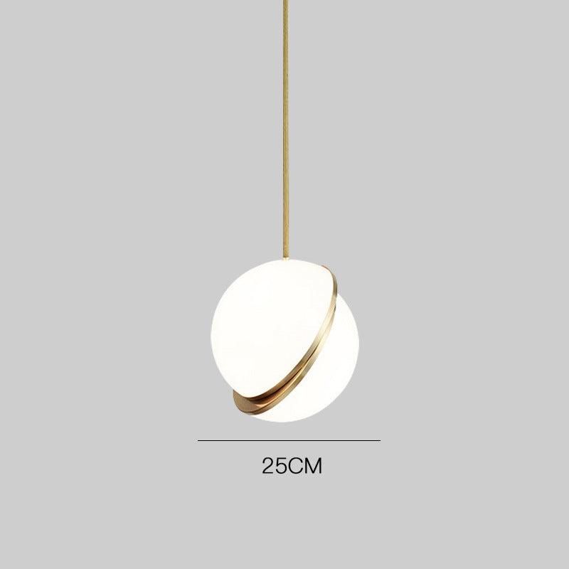 Moderne Minimalistische Pendelleuchte mit eleganten goldenen Akzenten