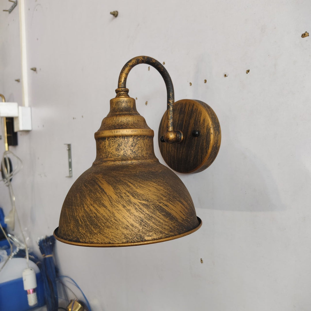 Vintage Industrial Abgenutzte Metall Wandlampe mit Gebogenen Armen