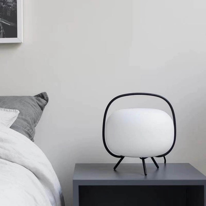 Moderne Minimalistische Tischlampe mit elegantem geschwungenem Design
