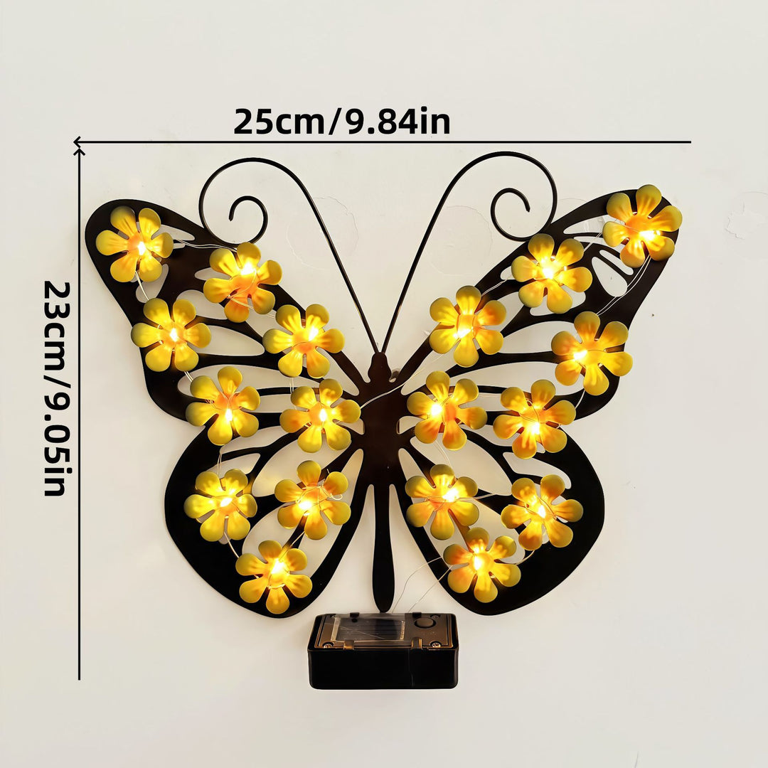 Dekorative Metall-Schmetterlings-Wandlampe mit solarbetriebenem Blumen-LED-String