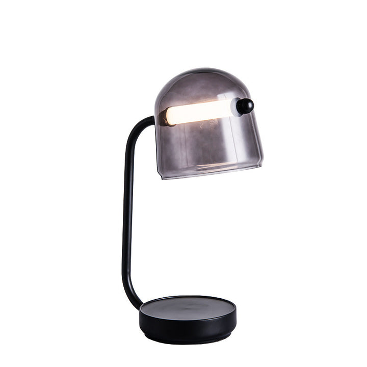 Moderne Tischlampe mit verstellbarem Schirm
