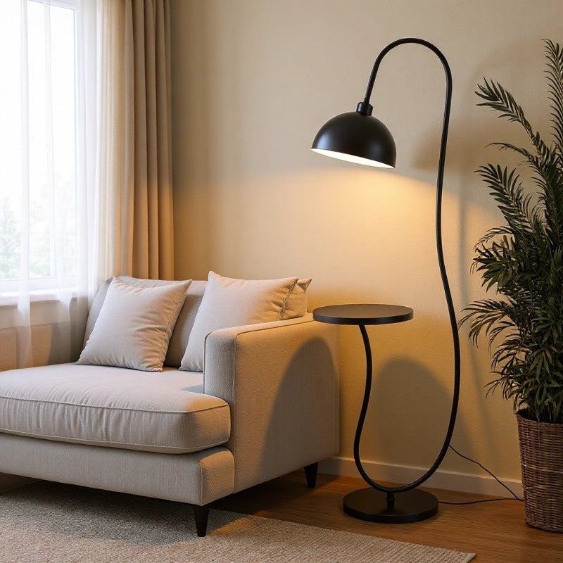 Moderne funktionale Stehlampe mit integriertem Beistelltisch