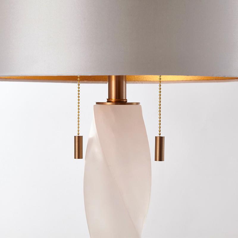 Elegante handgefertigte Tischlampe