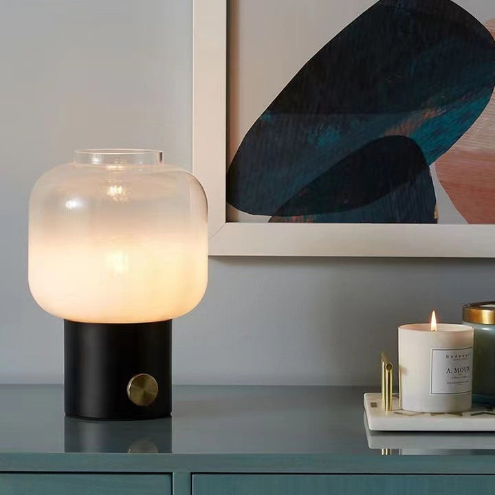 Moderne Glas Tischlampe mit Messingfuß