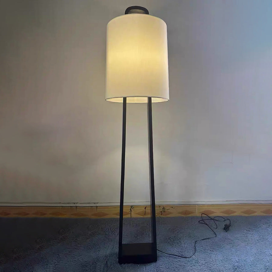 Elegante moderne Stehlampe mit einzigartiger Struktur