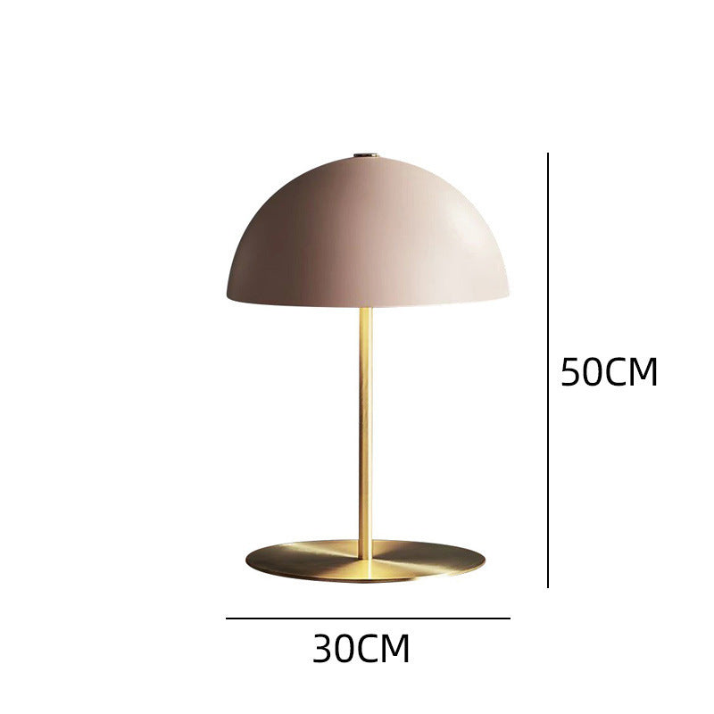 Moderne Minimalistische Tischlampe mit Goldbasis