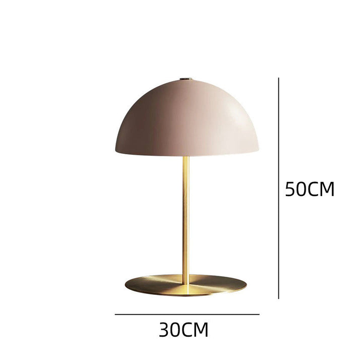 Moderne Minimalistische Tischlampe mit Goldbasis