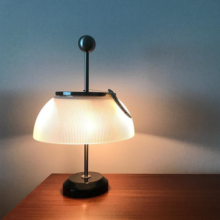 Elegante gefaltete Schirm Tischlampe