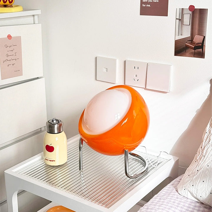 Dekorative Orb LED Tischlampe mit verchromten Dreibeinbeinen