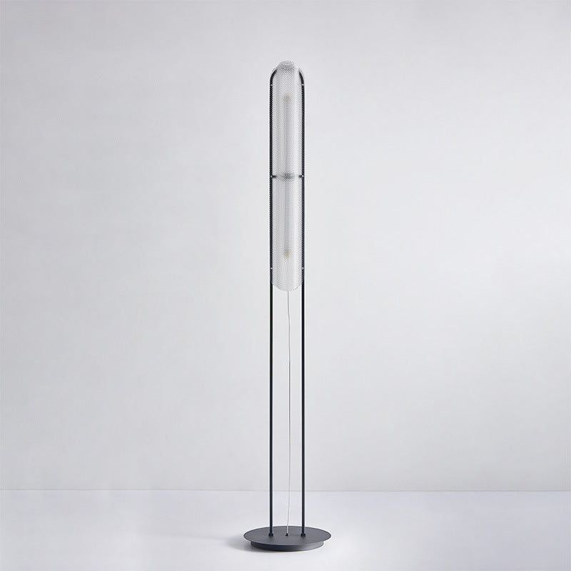 Minimalistische hohe Stehlampe mit einstellbarer Helligkeit
