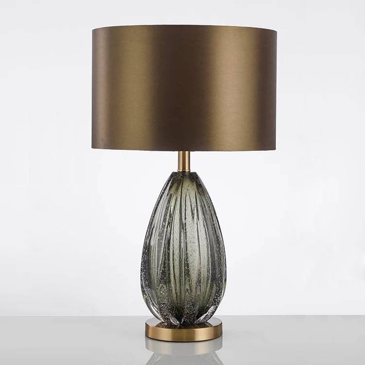 Elegante Glaskanten-Tischlampe
