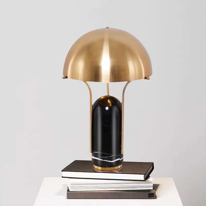 Moderne skulpturale Tischlampe mit Marmorbasis