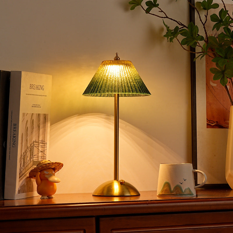 Rippenglas-Schirm Schreibtischlampe mit gebürstetem Messingstamm