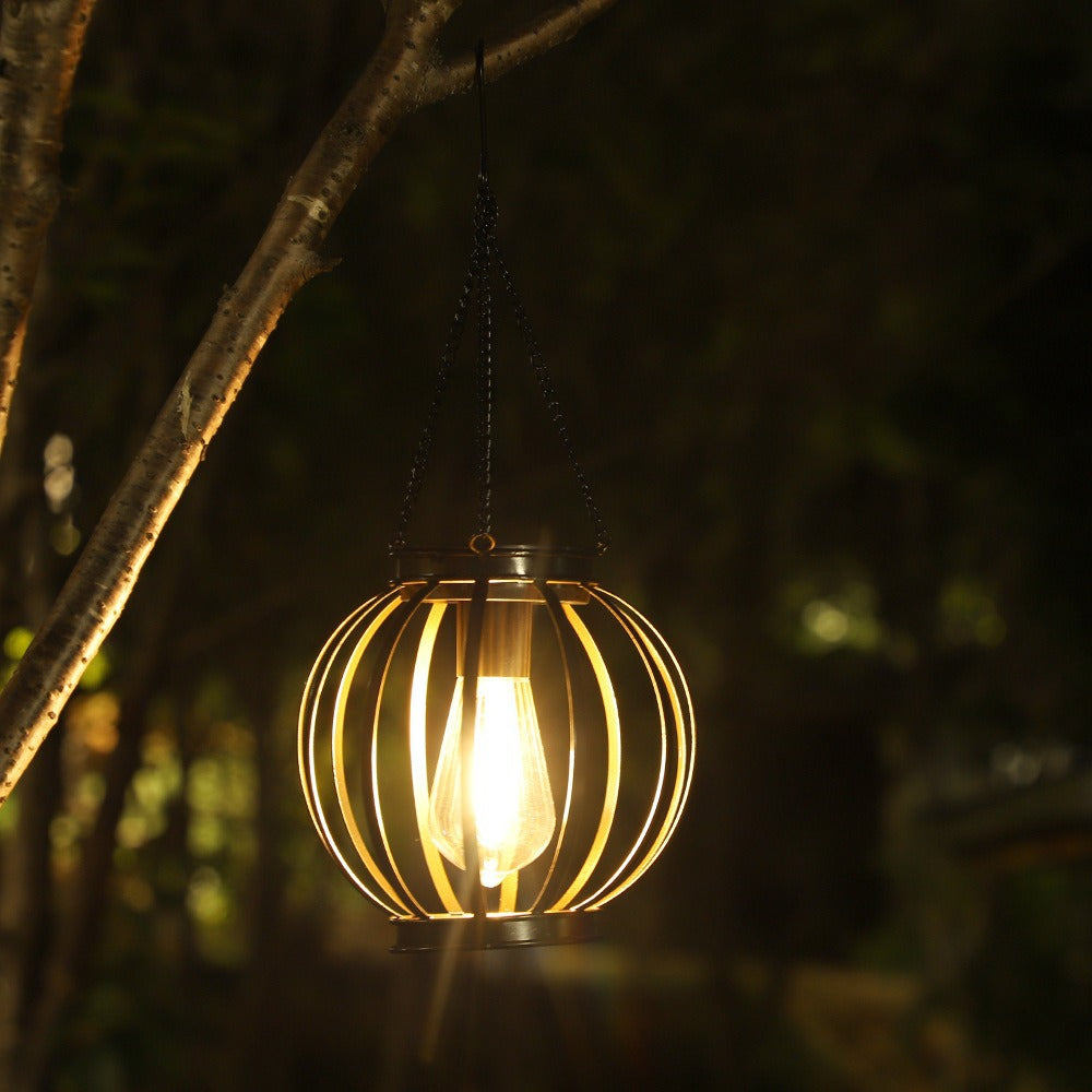 Wetterfeste hängende Solar-LED-Laternen für den Außenbereich mit Metallkäfig, warmem Glas und hängender Kette