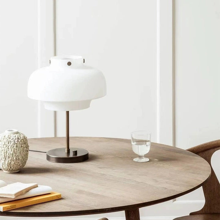 Moderne minimalistische Tischlampe