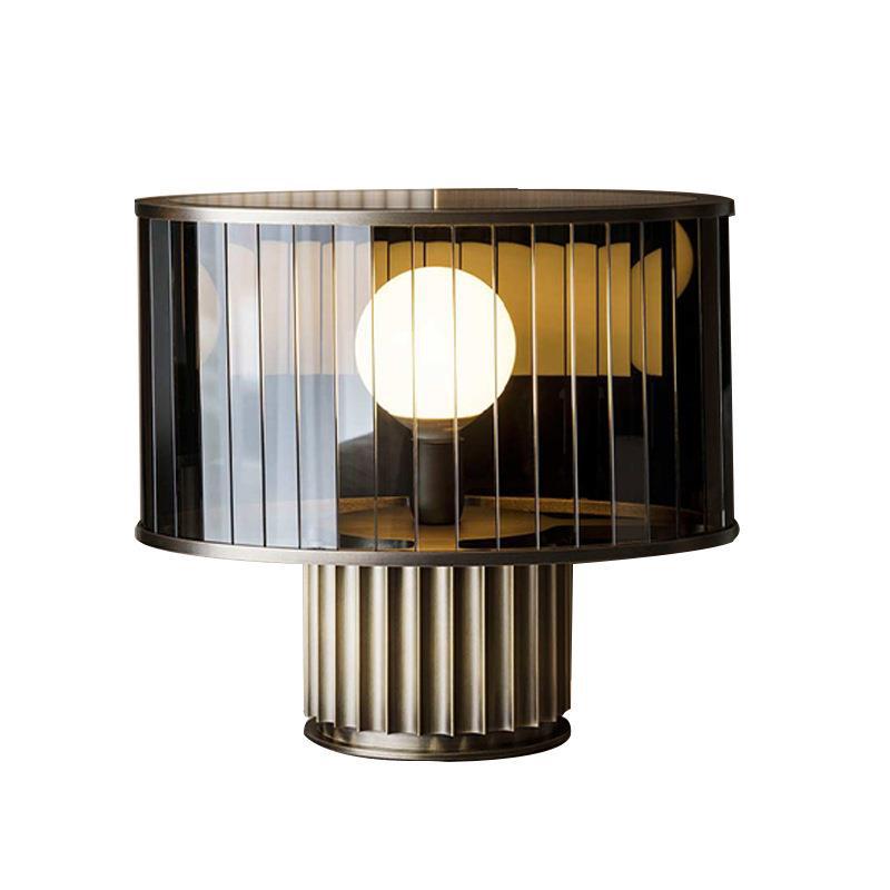 Moderne Glas-Tischlampe mit elegantem geripptem Sockel