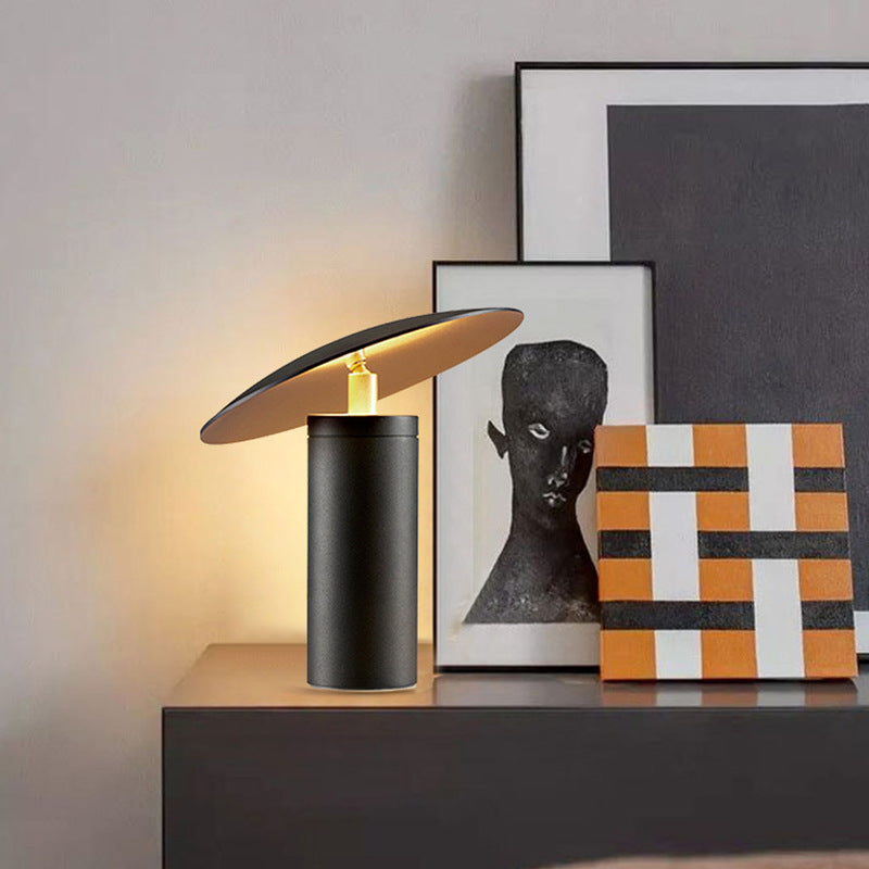 Moderne minimalistische Tischlampe