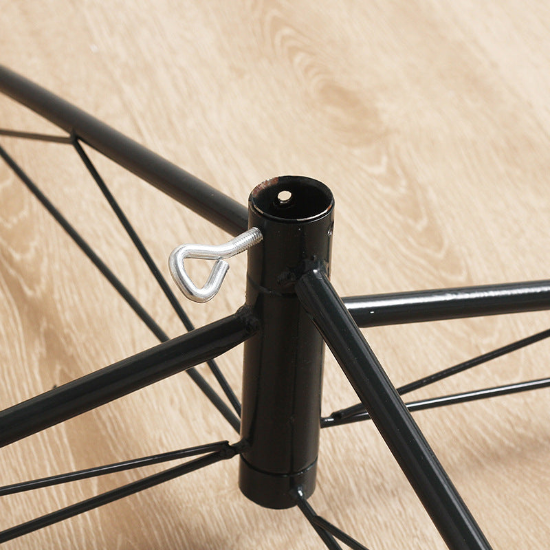 Schnee-bedeckter künstlicher Weihnachtsbaum