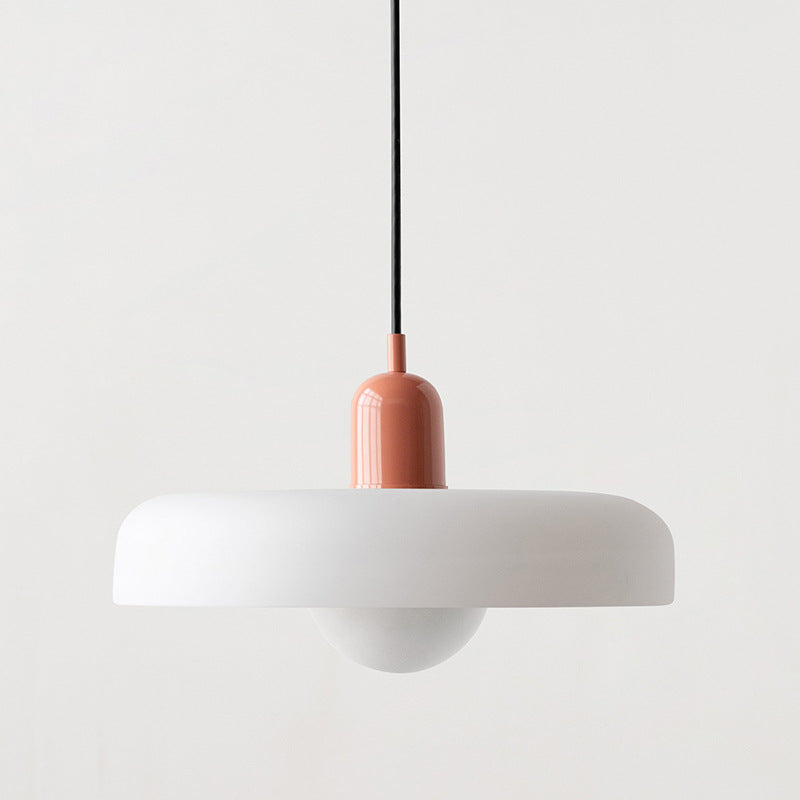 Minimalistische Keramik Pendelleuchte mit geschichtetem Glockenschirm