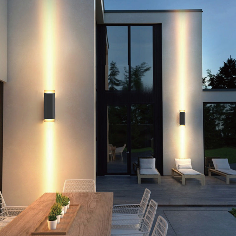 Moderne LED Außenwandleuchte