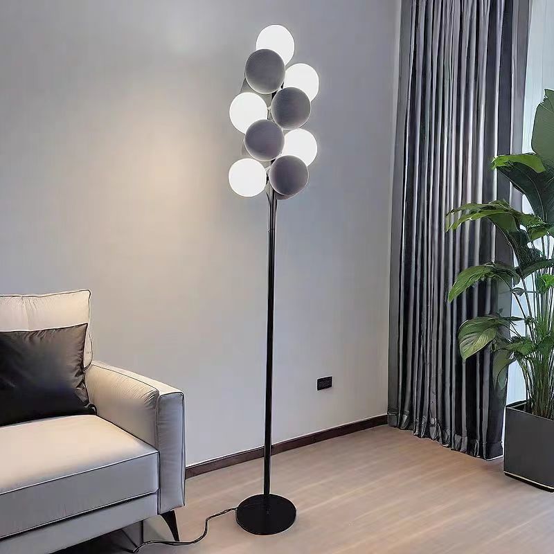 Moderne geometrische Kugel Stehlampe