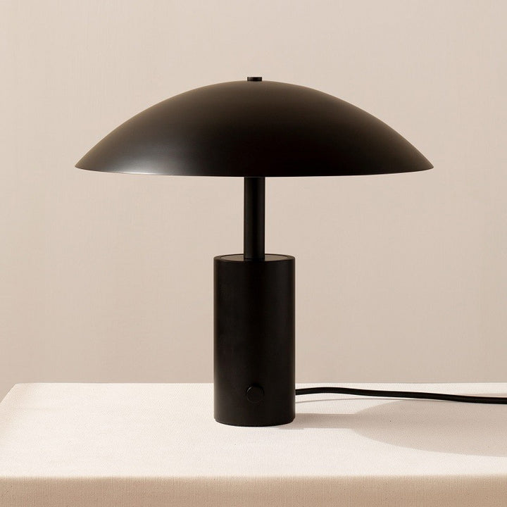 Moderne Minimalistische Tischlampe mit schlankem Design