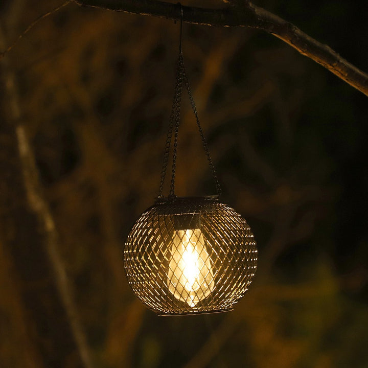 Outdoor Solar Hängeleuchten aus Metallkäfig mit warmem LED-Kerzenlicht