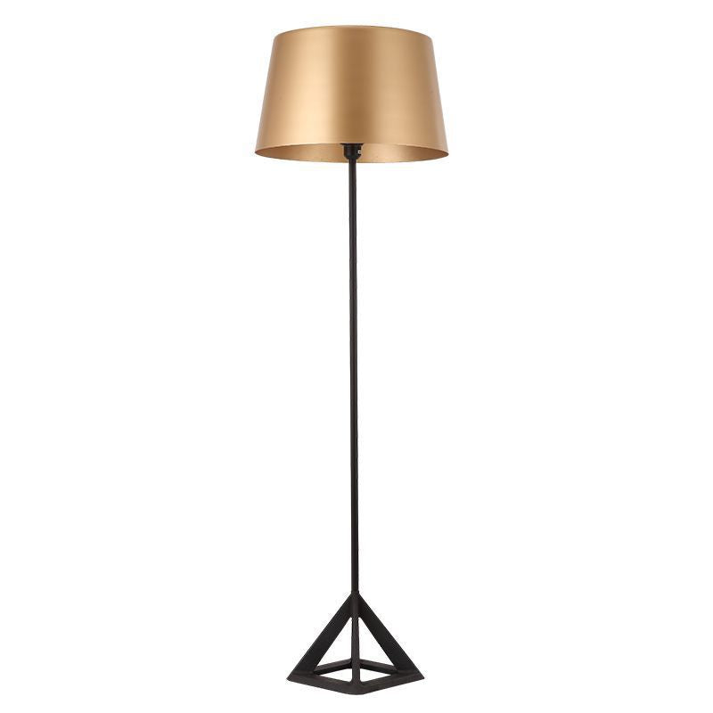 Elegante Tischlampe mit geometrischem Sockel