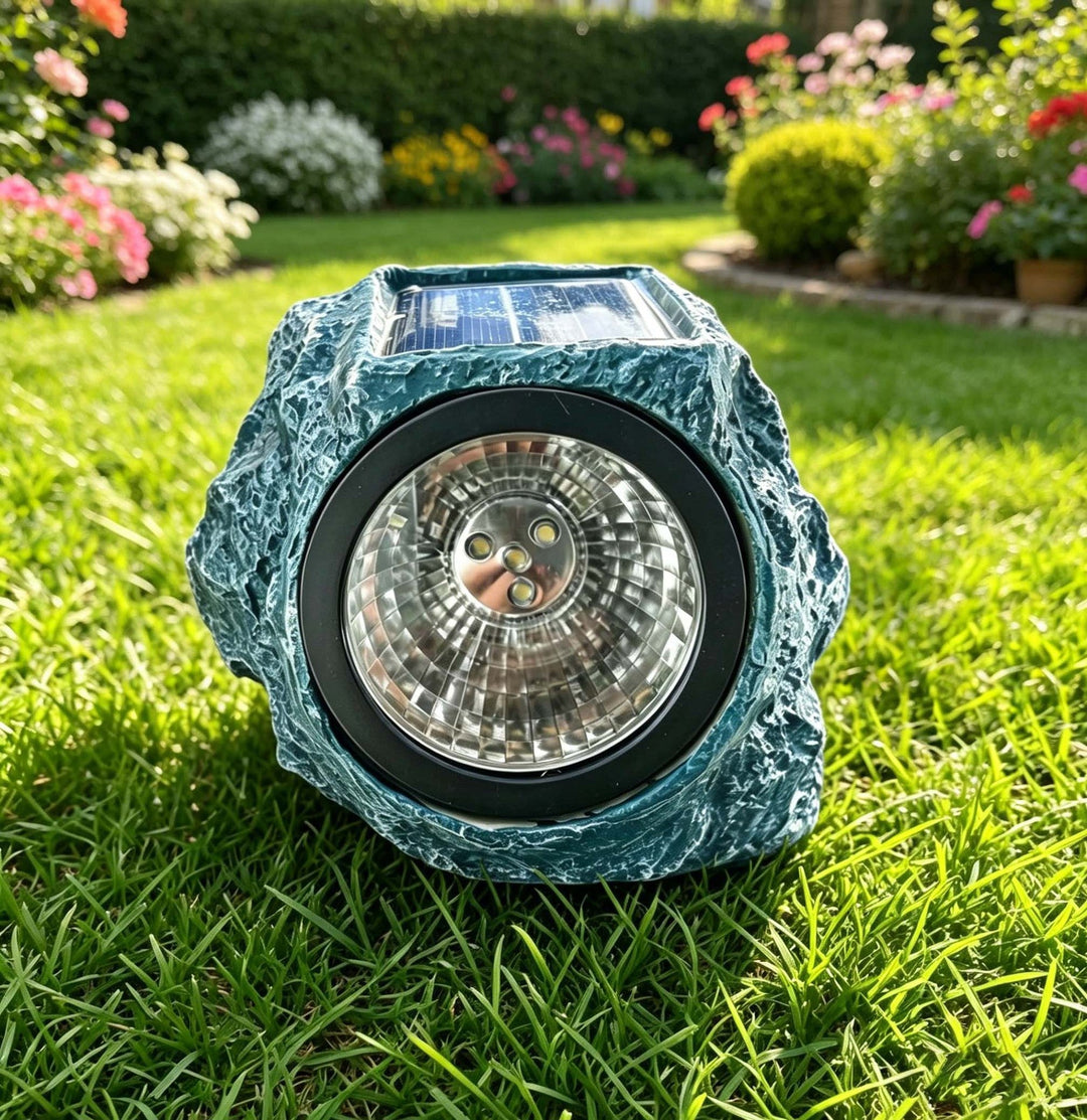 Solarbetriebene LED-Faux-Stein-Gartenstrahler mit integriertem Solarpanel und wetterfestem strukturiertem Harzgehäuse