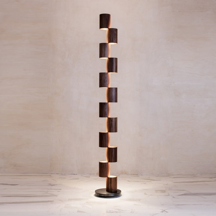 Skulptural Säulenbodenlampe