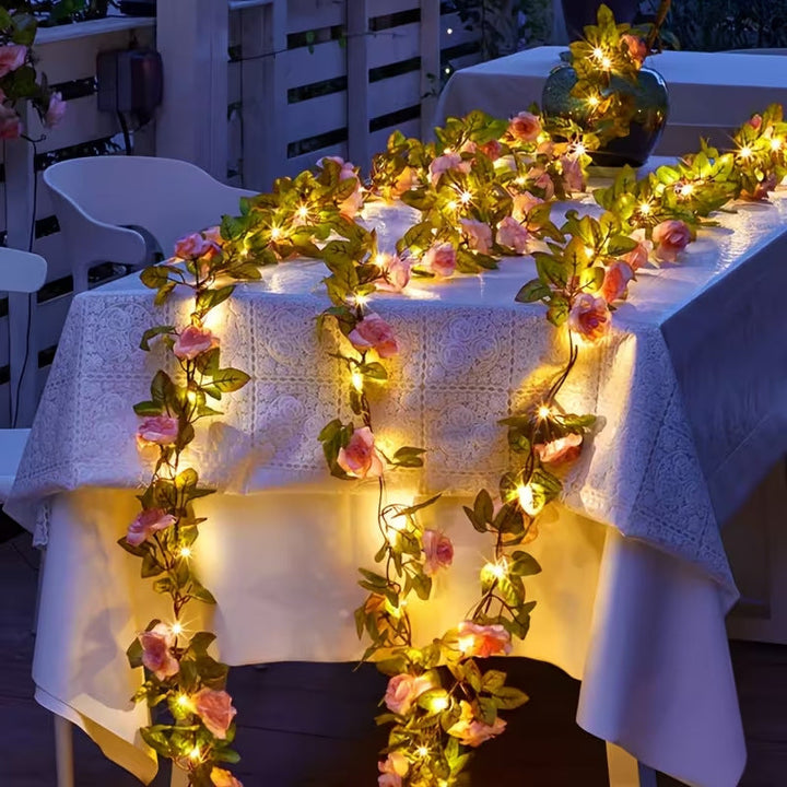 Romantische Rosenranken-LED-Girlande mit Mikrolichtern und wetterfestem flexiblen Stamm