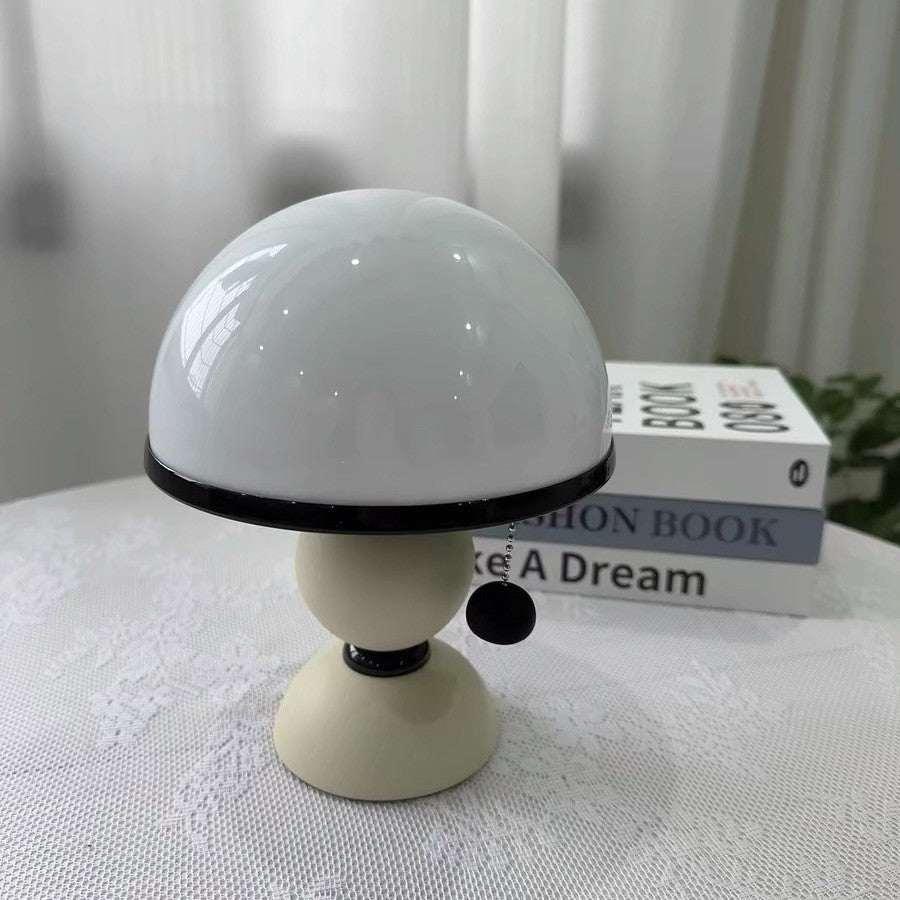 Verspielte dekorative Tischlampe