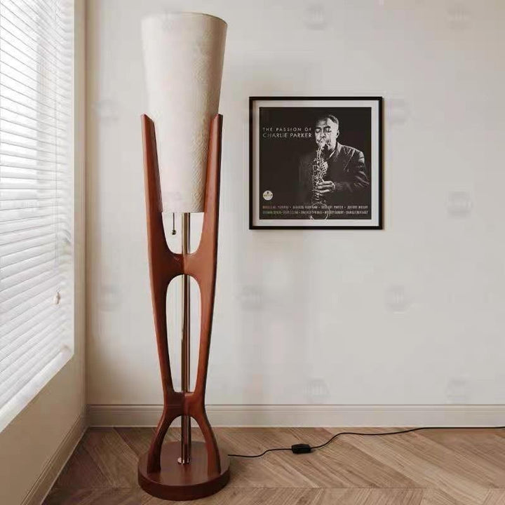 Skulpturale Holz-Stehlampe
