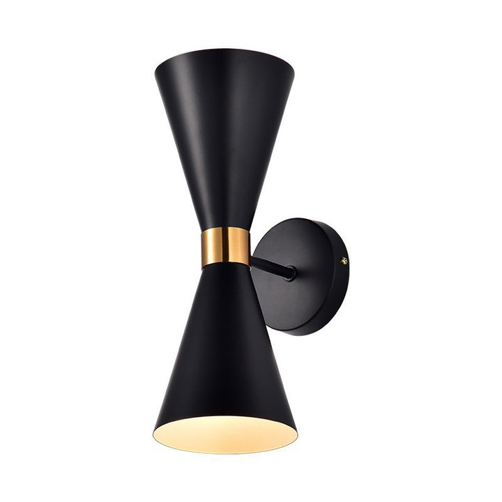 Mid-Century Double-Conen Wandleuchte mit Messingakzent