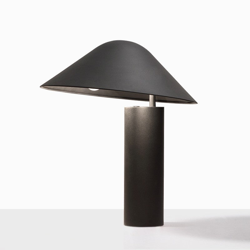 Moderne Minimalistische Tischlampe mit einzigartigem Schirmdesign