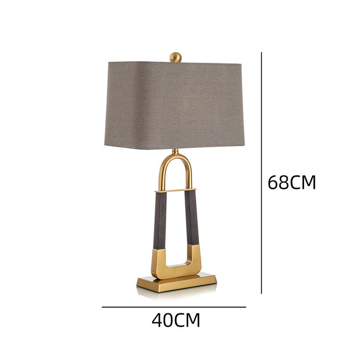 Dekorative Tischlampe mit modernem geometrischem Sockel