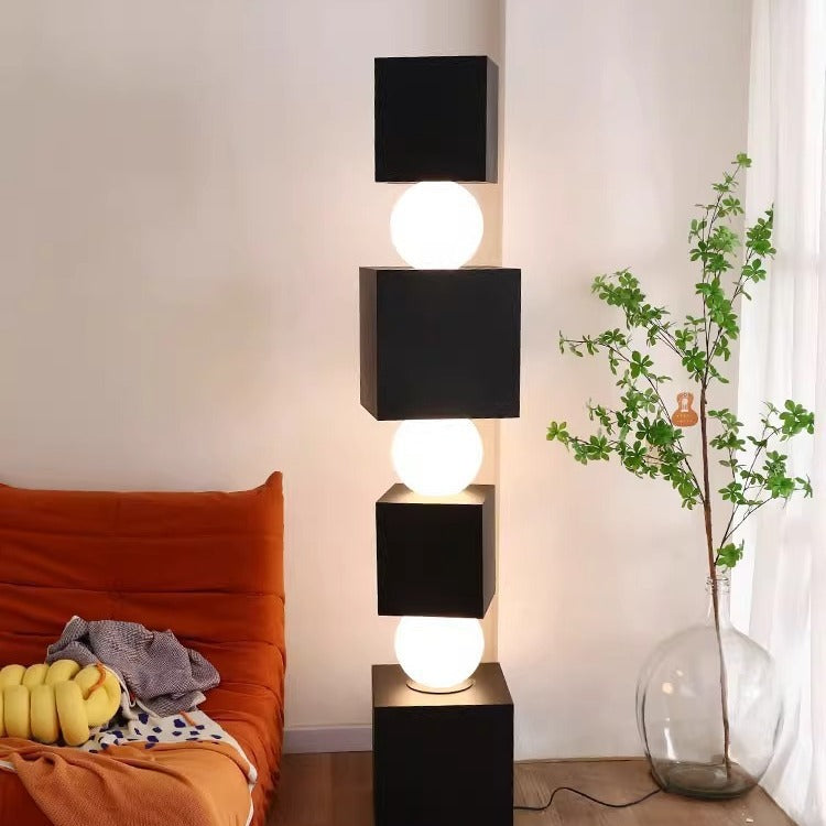 Moderne gestapelte geometrische Stehlampe