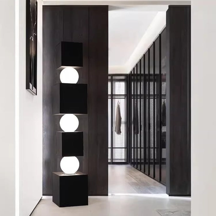 Moderne gestapelte geometrische Stehlampe