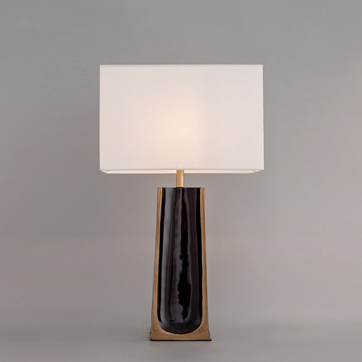 Elegante dekorative Tischlampe mit modernem Design