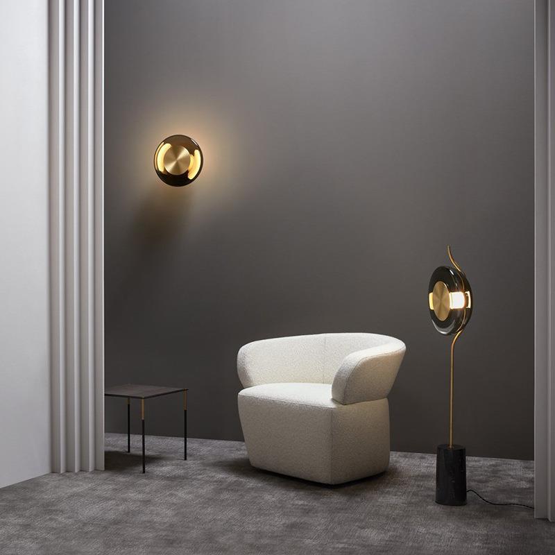 Moderne Künstlerische Stehlampe mit minimalistischem Design