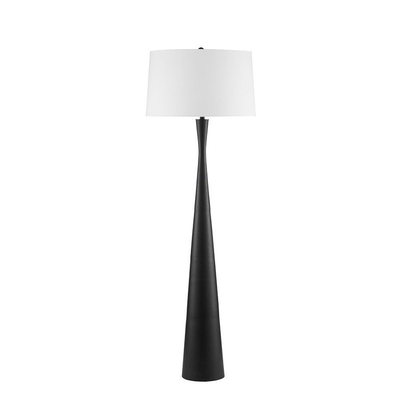 Moderne Stehlampe mit verstellbarem Schirm