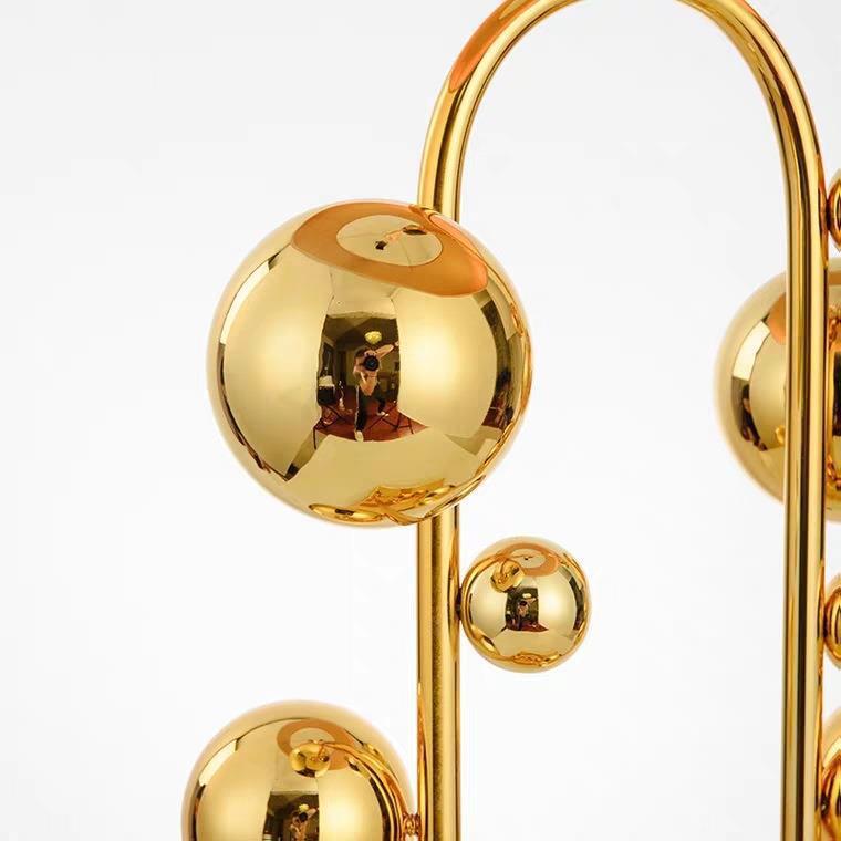 Moderne Skulpturale Tischlampe mit geometrischem Design