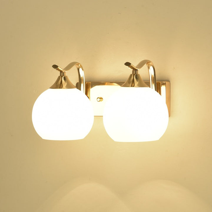 Elegante Globus Wandleuchte mit goldfarbener Oberfläche