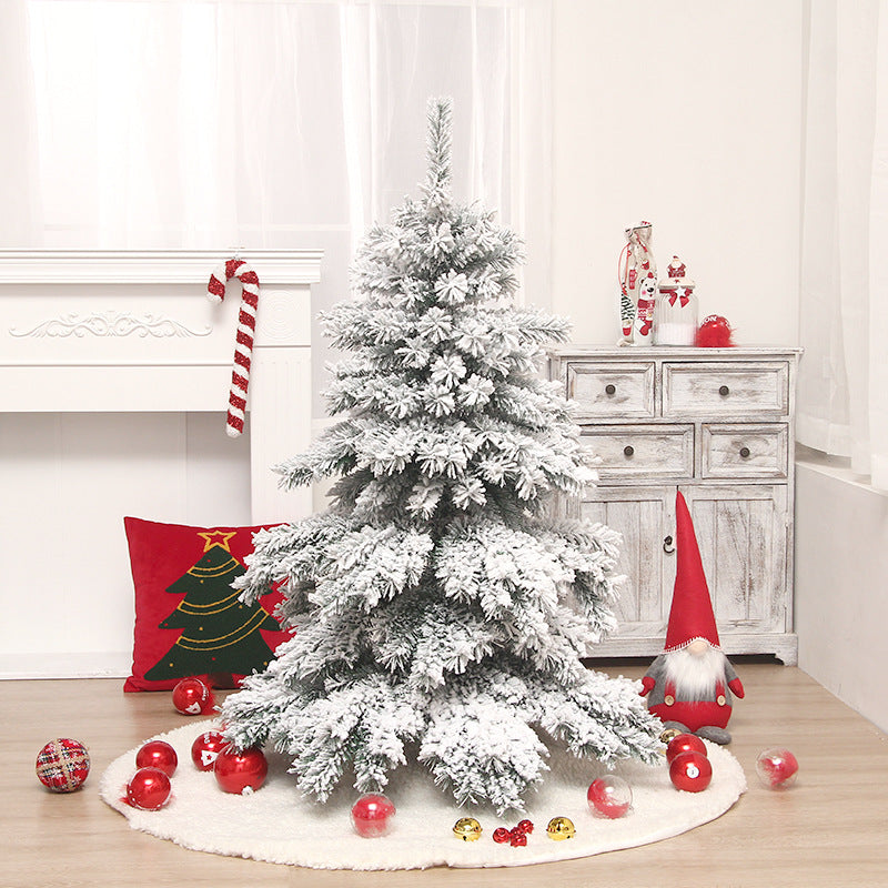 Schneebedeckter künstlicher Weihnachtsbaum